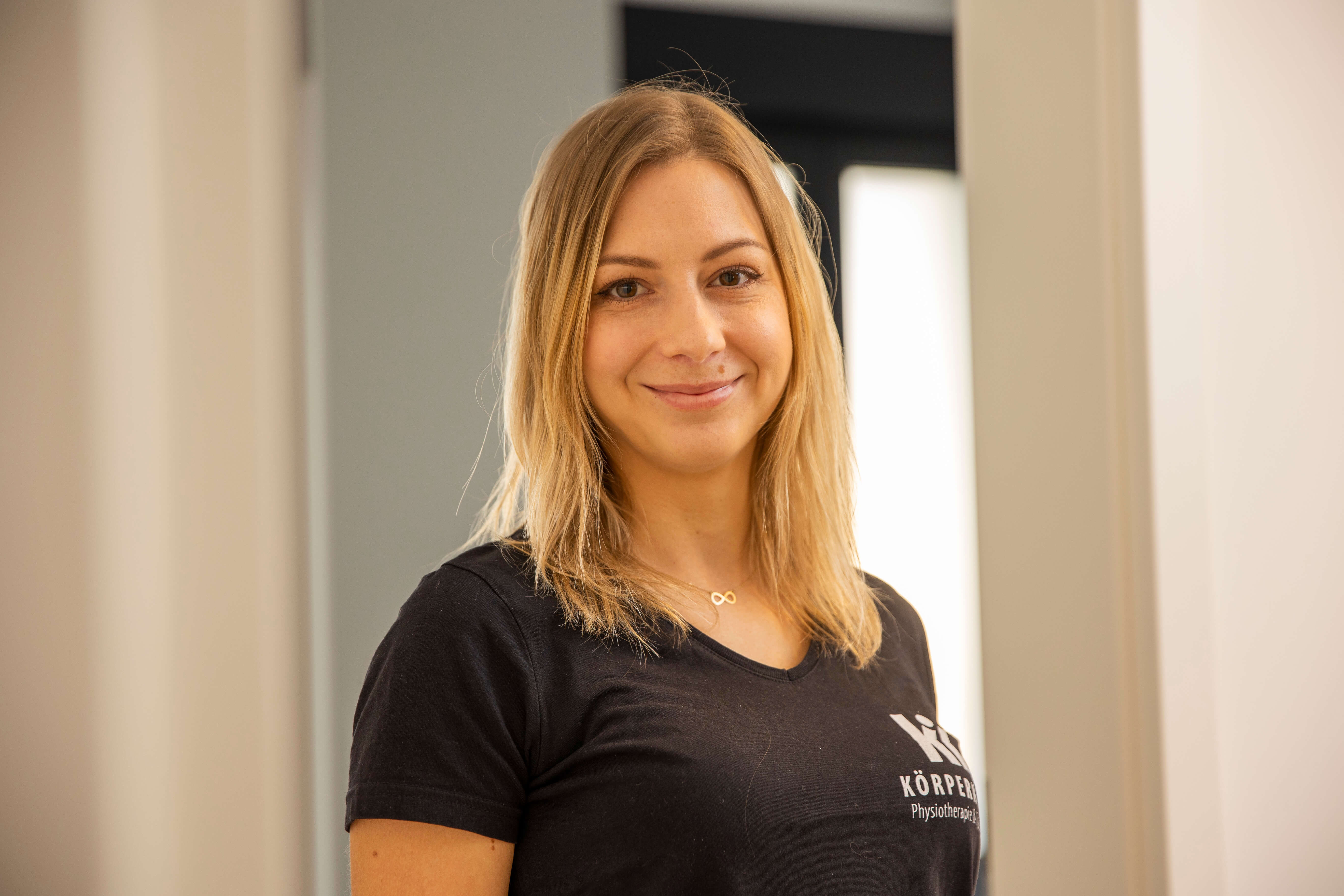 Julia Stemmer Julia Stemmer - Physiotherapeutin bei KÖRPERKULT.